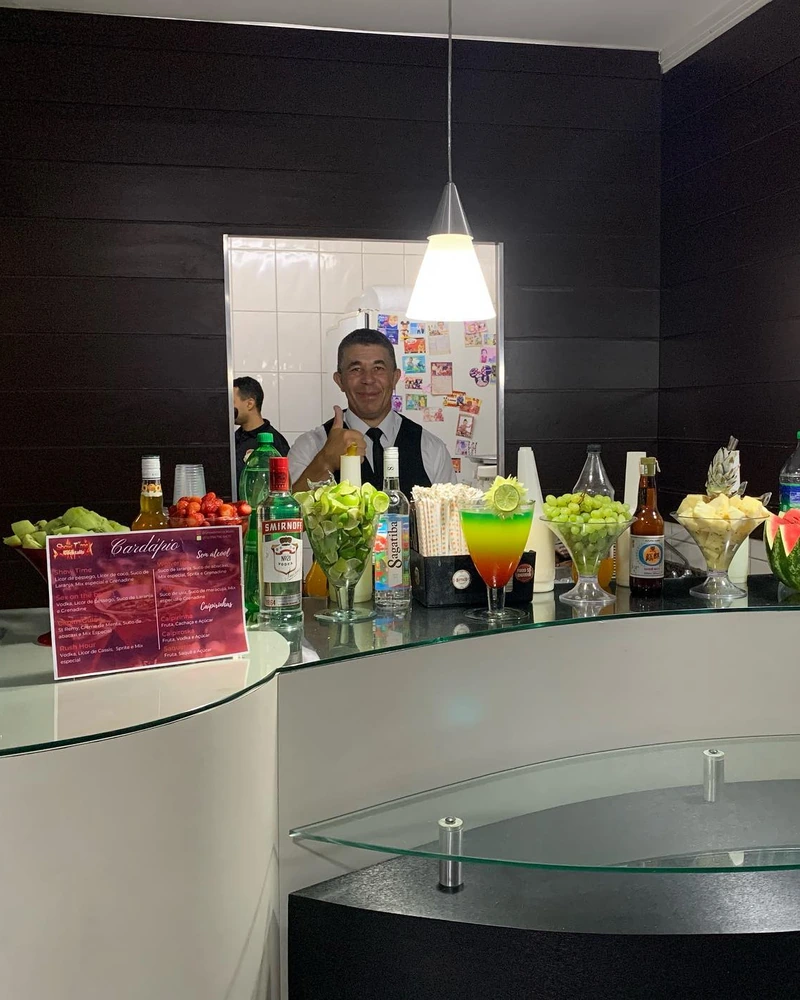 Bar completo montado para evento corporativo